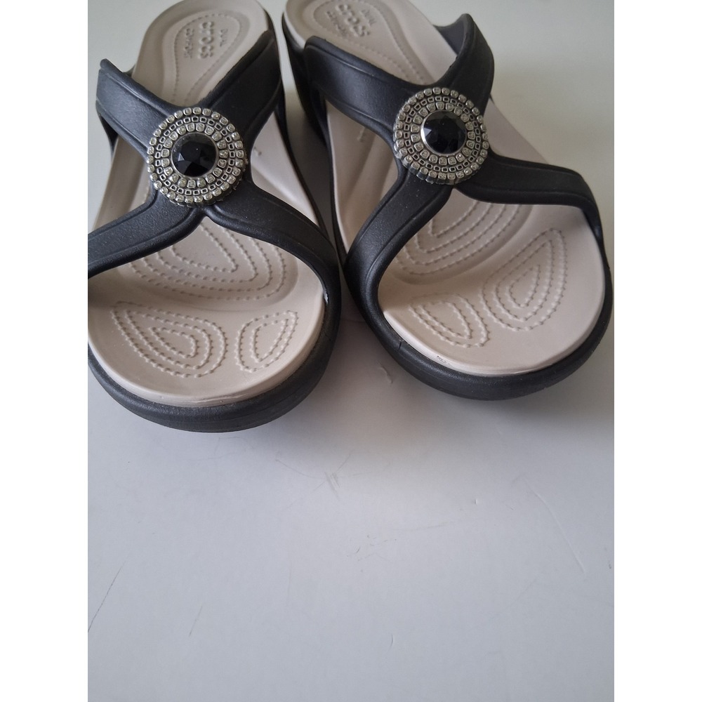 Crocs Wedge Sandals Sz 11W Black Grey Embellished Rhinestone Dual Comfort Travel - Picture 4 of 8